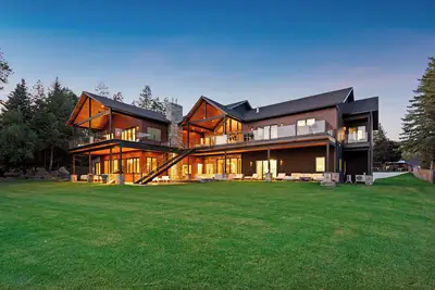 Image de The Driftwood Lakefront Estate