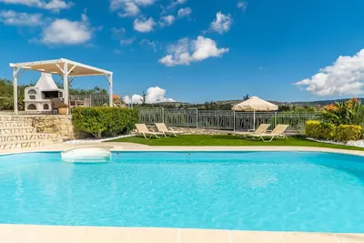 Image de Villa Faye - Villa de vacances en position panoramique sur l’île de Crète, en Grèce.