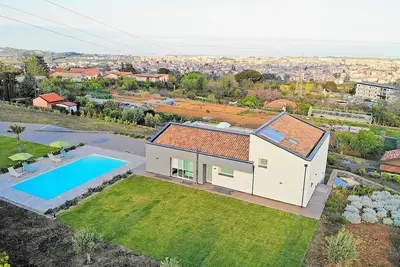 Image de Villa Brezza: A bright and sunny three-story villa situated in a quiet location, a few minutes from the town center, with Free Wi-Fi.