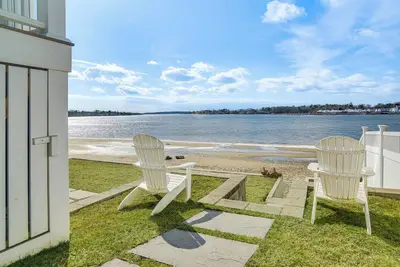 Image de Luxury Oceanfront Home w\/ Private Beach in Wareham