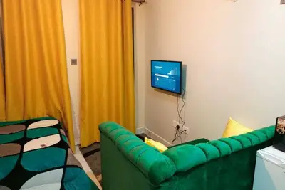 Image de Comfy haven studio apartment, easily accessible 3km from Greenspan mall