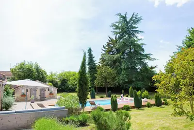Image de Stylish Manor House, 6 Bed, Heated Pool, Gated Garden, Sleeps15, Outdoor Kitchen