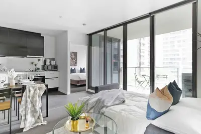 Image de Spacious 2br Apt, Walk to Southern Cross Station