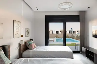 Luxurious 4-Br Villa