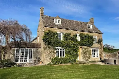 Image de Family Cotswolds Stay with Pool, Hot Tub, Bar