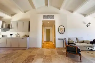 Image de 2 Bedroom, 2 bathroom apartment near Lourmarin - Apartment 2