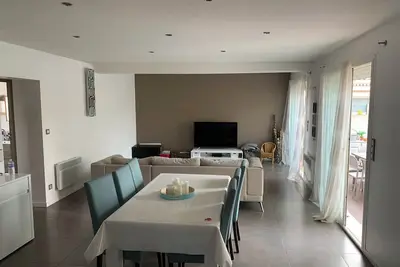 Villa bord de mer à 10 minutes à pied de la plage et des commerces