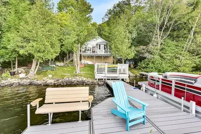 Image de Gables End Escape Lakefront Dock Kayaks