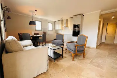 Image de 3 Bedroom, 3 Bathroom Apartment with terrace area near Lourmarin - Apartment 5