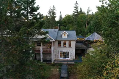 Image de Luxe Absolu au Bord du Lac | Château Val-des-Lacs