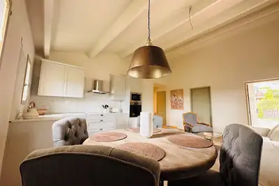 Image de 3 Bedroom, 3 Bathroom apartment near Lourmarin, shared pool  - Apartment 6