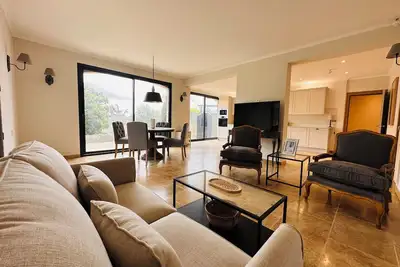 Image de 2 Bedroom, 2 Bathroom Apartment with Terrace near Lourmarin - Apartment 7