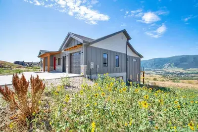 Image de Stunning Mountain-View Home with Hot Tub in Eden