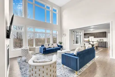 Image de Secluded Waterfront Escape