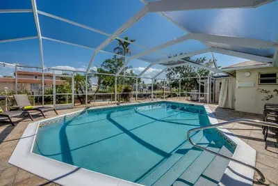 Image de Happy Cape 51, a spacious 3-bedroom retreat in Cape Coral, perfect for families.