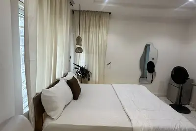 Image de Sunflower is a boho themed room in a serene and secured environment.