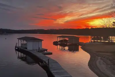 Image de New Lakefront Home Joan's Point Lake Anna