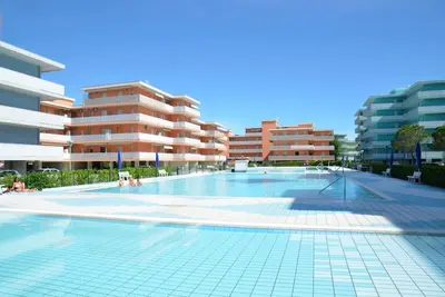 Image de Appartement lumineux avec piscine