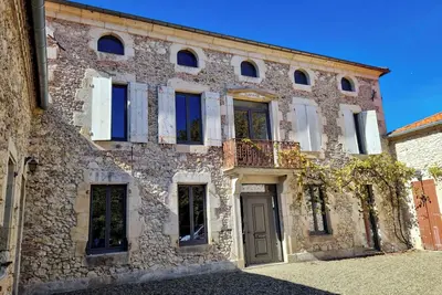 Image de Grand domaine rénové avec goût et confort en pleine nature