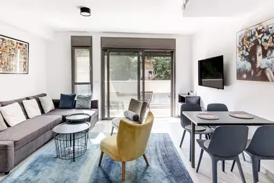 Image de Beautiful 2bdr w Safe room at Zalman by HolyGuest