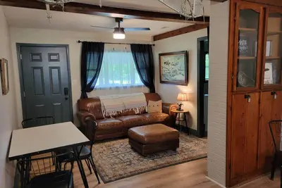 Image de Charming 3-bedroom house with WiFi and Ac in Laceys Spring