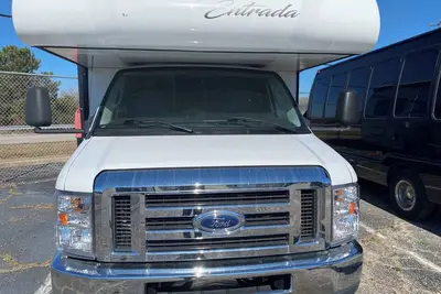 Image de Beautiful Rv that sleeps 6 - Perfect for a family trips and camping getaway.