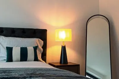 Image de Luxury Water-Side Townhouse: Free Parking 3br