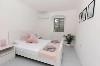 Image de Family friendly, charming 3 bedroom house with Ac and Wifi in beautiful Nerezine