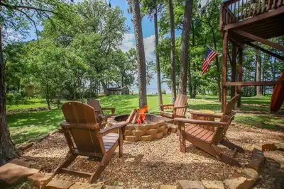 Image de New Listing - Cape Royale Tree House w/ Fire Pit – Direct Lake Access