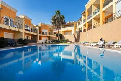 Image de Bright and modern 2 Bed Apartment in Vale de Parra