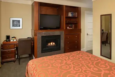 Relax in Victorian Room w/ Heated Tile Bathroom & River Views from Terrace