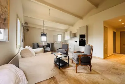 Image de 3 Chambres, 3 Salles de Bain - proche Lourmarin - Appartement 6