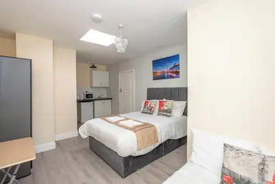 Image de *New* Zone 6 Cheslfield Studio