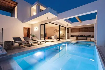 Image de Award Winning Villa w Bbq, Sauna & 250m to Beach