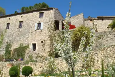 Image de Fabulous large home in Montclus overlooking the river with private pool