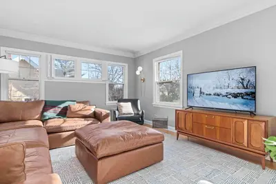 Image de Modern 3 Bedroom Apartment - Kenwood - Lake of Isles - Parks - Quiet