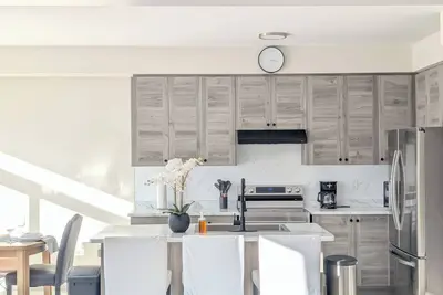 Image de 3 bedroom 1 office 4 beds  and 2. 5 baths.