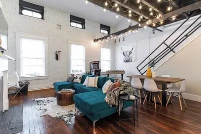 Stunning Large Lofted Condo - Walk to Otr/Stadiums