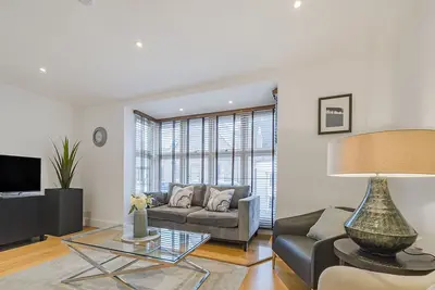 Image de Steps from Windsor Castle | 2br + Private Parking