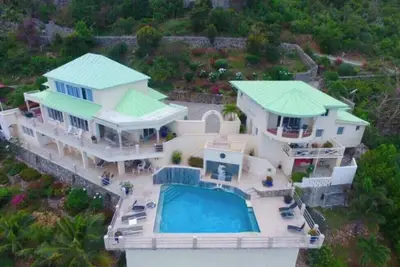 Image de The Luxurious Villa Luminara: Pool, Garden, Retreat & Beach in Oyster Bay