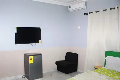 Cool bed & breakfast with Ac in Ashiaman Kubekro No 1