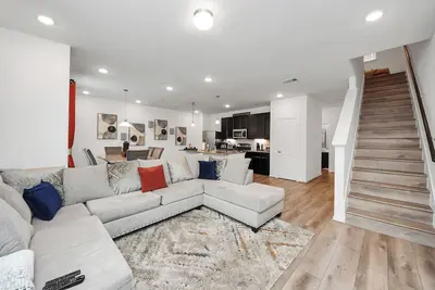 Image de Stylish & Spacious 2br Gem W/ King Suite Sleeps 6