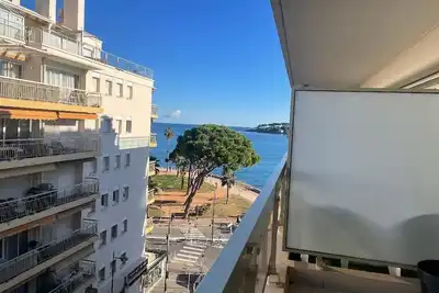 Image de Bright, quiet apartment between the beach and Antibes old town, with parking