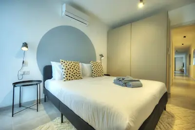 Image de Stylish, spacious 3 bedrooms, 2 bathrooms Kbas1-2