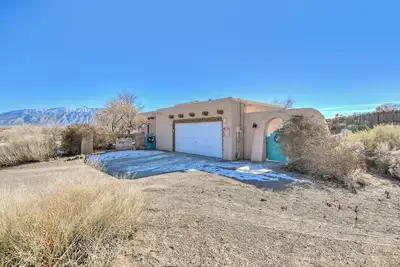 Image de Corrales 2 bd/2b adobe house on a quiet, private road w/ stunning mountain views