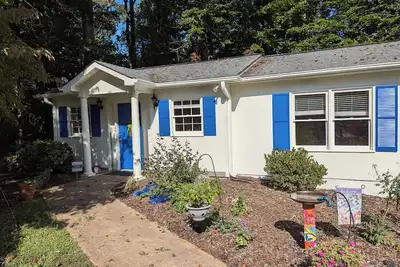 Image de Charming cottage in Winston-Salem with WiFi and Ac