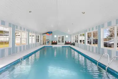 Image de Relaxing in Nature Retreat - Indoor heated pool, Spa, Art Studio, 5-star Bkfst.