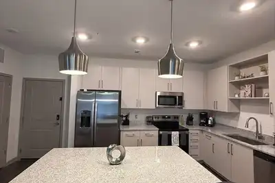 Image de Cozy 2-bedroom apartment in Madison with Top-Tier Amenities