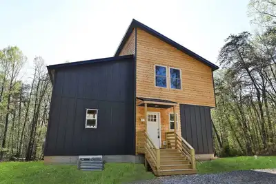 Image de New Listing----Hocking Hills Modern Cabin