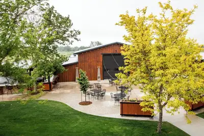 Image de Escape to the Fort: A Rustic Luxe Retreat Like No Other